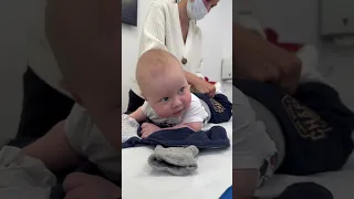Младенец у врача. Карапузик посетил врача, планово