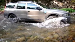 Volvo XC70 cross a stream