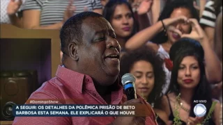 Pedreiros cantam versão original de ‘Pensa em Mim’ e ganham surpresa no palco