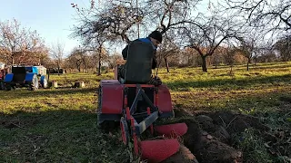 Гусеничный минитрактор пашет  целину ,замена насоса нш 10 на нш 16 на  дровоколе.