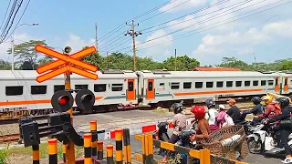 palang pintu perlintasan kereta api || railroad crossing || KA Bangunkarta || KA joglosemakerto