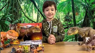 EMIN shows his T-Rex collection and unboxes an extreme damage t-Rex.