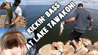 We kicked some BASS and ate some WINGS!! | Lake Tawakoni Largemouth Bass Fishing