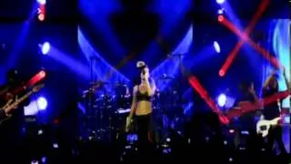 Rihanna - Phresh Out The Runway Live (777 Tour DVD)