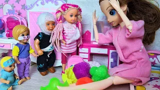 MOM, WE PLAYED🤣😲🤣 Katya and Max are a fun family! Funny Barbie Dolls and LOL Darinelka TV