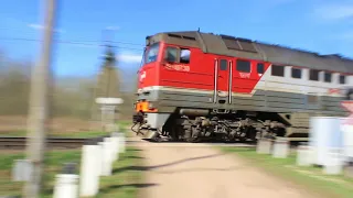 Перегон Подсевы — Лунёво. Ж/д переезд, тепловозы 2ТЭ116УД-036, 2ТЭ116У-0210