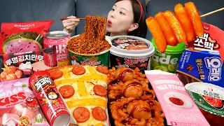 [Mukbang ASMR] Korean Convenience Store Food 💚 Spicy Jjajang Ramen Cheese Pizza Desserts Ssoyoung