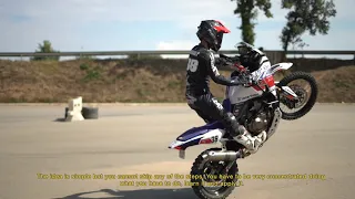 ¿CÓMO HACER WHEELIE CON TU AFRICA TWIN? W/ SUBTITLES