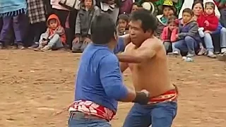 Ритуал очищения: в Перу споры решают в ходе кулачных боёв (новости)