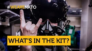 What’s in the kit of a 🇺🇸 US Navy fighter pilot?