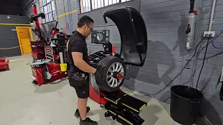 Hunter smart weight pro SWP90E. How to do wheel balancing with Hunter smart pro SWP90E machine