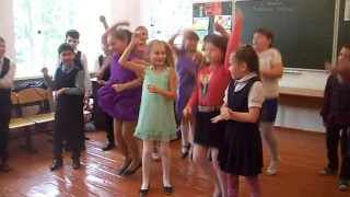 Смешной танец детей