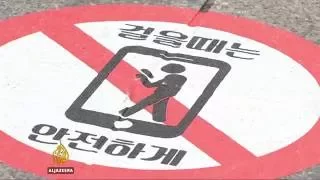 Seoul installs new warning signs for smartphone users