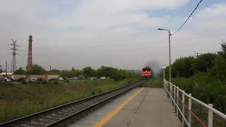Тепловоз 2ТЭ10У-0305 с пассажирским поездом № 191У Челябинск — Санкт-Петербург