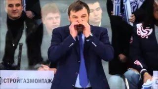 Олег Знарок кричит на команду в перерыве