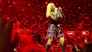 Avril Lavigne - Sk8er boi @ Padova, Italy (04/23/23)