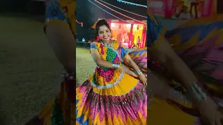 NAGADA SANG DHOL BAJE - #dance #dancechallenge #ytshorts #barrelroll #garba #youtubeshorts #shorts