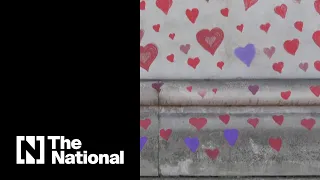 Mural of hearts created to memorialise  UK's Covid-19 victims