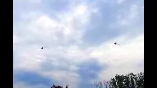 Mosquito Turbine Helicopter chased by a Robinson R44