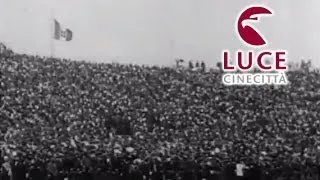Benito Mussolini alla partita Italia-Inghilterra allo stadio di Roma