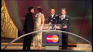 Madonna wins International Female presented by Donny Osmond & Helena Christensen | 2001