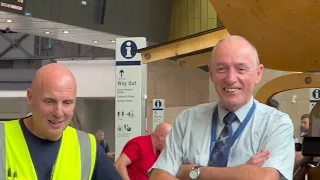 RAIL STAFF REBELS AT GLASGOW STATION SHOW EM HOW TO HAVE A GOOD TIME!!