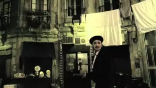 Tonino Carotone - Un Ragazzo Di Strada [Official Music Video]