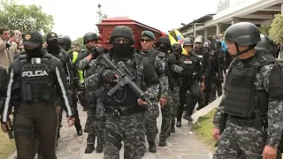 Coffin of murdered Ecuador candidate transported to cemetery church | AFP