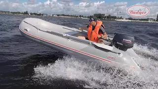 ПВХ лодка Badger Sport Line 390 на воде с мотором Yamaha 15 л.с.