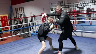 90 Second Boxing Pad Work with coach Chris Ogden, Amateur Boxing World