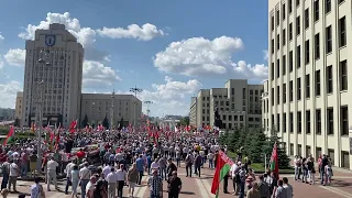 Hundreds of pro-government demonstrators gather in Minsk | AFP