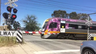 Metro Level Crossing - Racecourse Road, Pakenham Vic (Before and after bell upgrade)