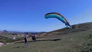 Aterrizaje parapente viento fuerte bandas c