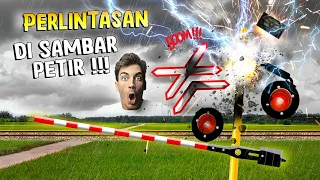 Perlintasan Kereta Api Di Sambar Petir | Animasi Kereta Api