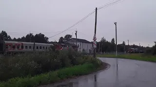 Поезд Бологое-Старая Русса прибывает на станцию Парфино