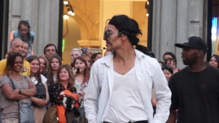 Incredible pop street dancers in Madrid ! Micheal Jackson show