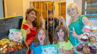 TREASURE HUNT with Elsa, Princess Elena and MALEFICENT!