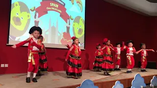 Bailando 💃🏼 Performed by 5 years old children