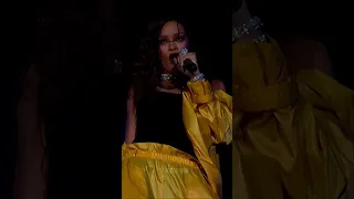 Rihanna - Rude Boy (Live Rock In Rio 2015)