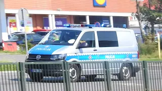 Alarmowy przejazd drogówki. Wydział Ruchu Drogowego Policji na sygnałach