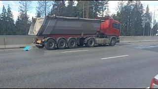 Следователи полиции Санкт-Петербурга допросили водителя фуры, наехавшего на группу велоспортсменок