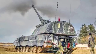 German Howitzer – Panzerhaubitze 2000 Live Fire