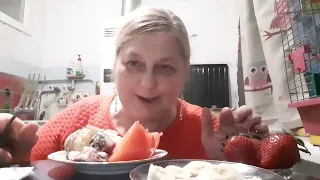 МУКБАНГ MUKBANG САРДИНА КАРТОШКА В МУНДИРЕ КЛУБНИКА БАНАН ЛЕГКИЙ ПП УЖИН