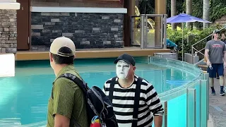 Mime TOM Making Everyone Laugh at SeaWorld Orlando