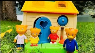 FISHER PRICE Little People Toy House DANIEL TIGERS NEIGHBOURHOOD Video!