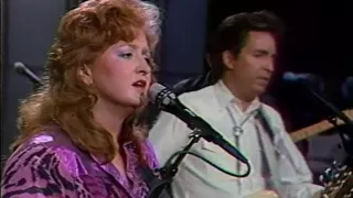 Bonnie Raitt - Angel From Montgomery on The Arlo Guthrie Show (PBS) Austin, TX (2-27-1987)