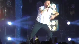 Macklemore - Can't Hold Us - live in Milan