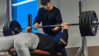 This 13 Year Old Kid Benches 405 Lbs