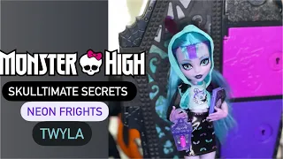 Monster High Skulltimate Secrets Neon Frights Twyla doll unboxing and review!