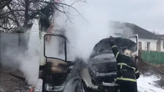 рятувальники ліквідували пожежу автомобіля